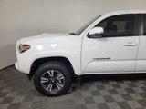 Used 2018 Toyota Tacoma TRD Sport image 2