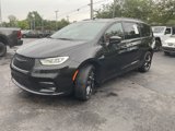 Used 2021 Chrysler Pacifica Limited w/ Uconnect Theater Family Group image 5