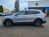 Used 2022 Volkswagen Tiguan SE w/ Panoramic Sunroof Package image 2