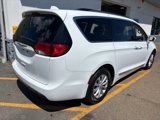 Used 2017 Chrysler Pacifica Touring-L image 2
