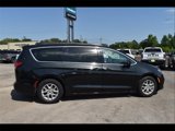 Used 2022 Chrysler Pacifica Touring-L image 2