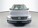 Used 2019 Volkswagen Tiguan SE w/ Panoramic Sunroof Package image 2