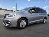 Used 2021 Chrysler Pacifica Touring-L image 3