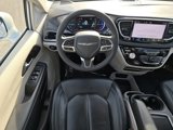 Used 2022 Chrysler Pacifica Touring-L image 3