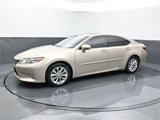 Used 2015 Lexus ES 300h image 2