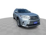 Used 2017 Toyota Highlander XLE image 2