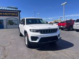 Used 2023 Jeep Grand Cherokee Laredo image 2