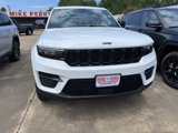 New 2025 Jeep Grand Cherokee Altitude image 2