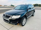 Used 2010 Volkswagen Touareg TDI image 2