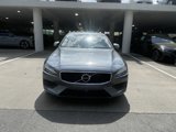 Used 2019 Volvo S60 T6 Momentum w/ Premium Package image 2