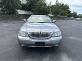 Used 2006 Lincoln Town Car Signature Limited image 3
