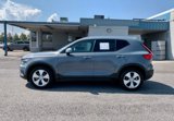 Used 2022 Volvo XC40 T5 Momentum image 4