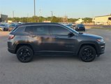 Used 2019 Jeep Compass Latitude image 2