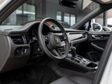 Certified 2025 Porsche Macan image 4