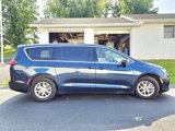 Used 2023 Chrysler Pacifica Touring-L image 2