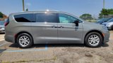 Used 2025 Chrysler Pacifica Select image 6