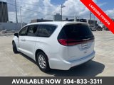 Used 2023 Chrysler Pacifica Touring-L image 3