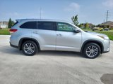 Used 2017 Toyota Highlander XLE image 5