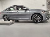 Used 2025 Volkswagen Jetta SE image 3