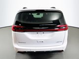 Used 2022 Chrysler Pacifica Limited image 6