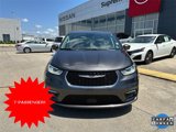 Used 2022 Chrysler Pacifica Touring-L w/ Uconnect Theater Family Group image 2