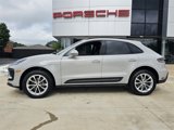 Certified 2022 Porsche Macan image 2