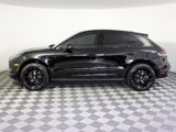 Certified 2022 Porsche Macan image 2