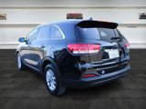 Used 2017 Kia Sorento LX w/ LX Convenience Package image 4