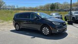 Used 2023 Chrysler Pacifica Touring-L image 2