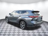 Used 2020 Toyota Highlander XLE image 3