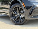 Certified 2024 Volkswagen Tiguan SE R-Line image 2