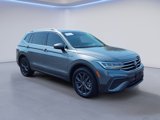 Used 2023 Volkswagen Tiguan SE w/ Panoramic Sunroof Package image 2