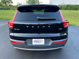 Used 2022 Volvo XC40 T5 Momentum image 4