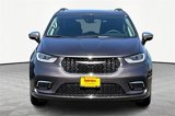 Used 2023 Chrysler Pacifica Limited image 3
