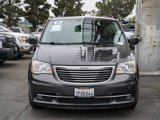 Used 2016 Chrysler Town & Country Touring image 2