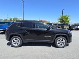 New 2025 Jeep Compass Latitude image 2