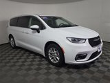 Used 2023 Chrysler Pacifica Touring-L image 4