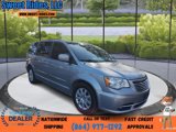 Used 2015 Chrysler Town & Country Touring image 3