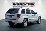 Used 2009 Jeep Grand Cherokee Laredo image 3