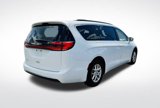 Used 2022 Chrysler Pacifica Touring-L image 6