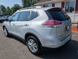 Used 2015 Nissan Rogue SV image 2