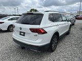 Used 2018 Volkswagen Tiguan SE w/ Panoramic Sunroof Package image 2