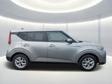 Used 2022 Kia Soul LX w/ Technology Package image 3