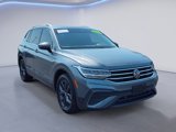 Used 2023 Volkswagen Tiguan SE w/ Panoramic Sunroof Package image 3