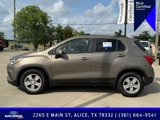 Used 2022 Chevrolet Trax LT w/ LT Convenience Package image 2