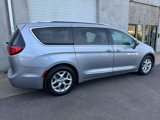 Used 2019 Chrysler Pacifica Limited image 4