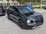 Used 2023 Mitsubishi Outlander SE image 2