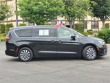 Used 2022 Chrysler Pacifica Touring-L w/ Uconnect Theater Family Group image 4