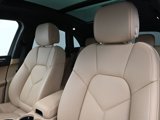 Certified 2025 Porsche Macan image 5