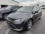 Used 2017 Chrysler Pacifica Touring-L Plus image 3